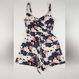 Floral Feminine Sleeveless  Surplice Romper Women's Small